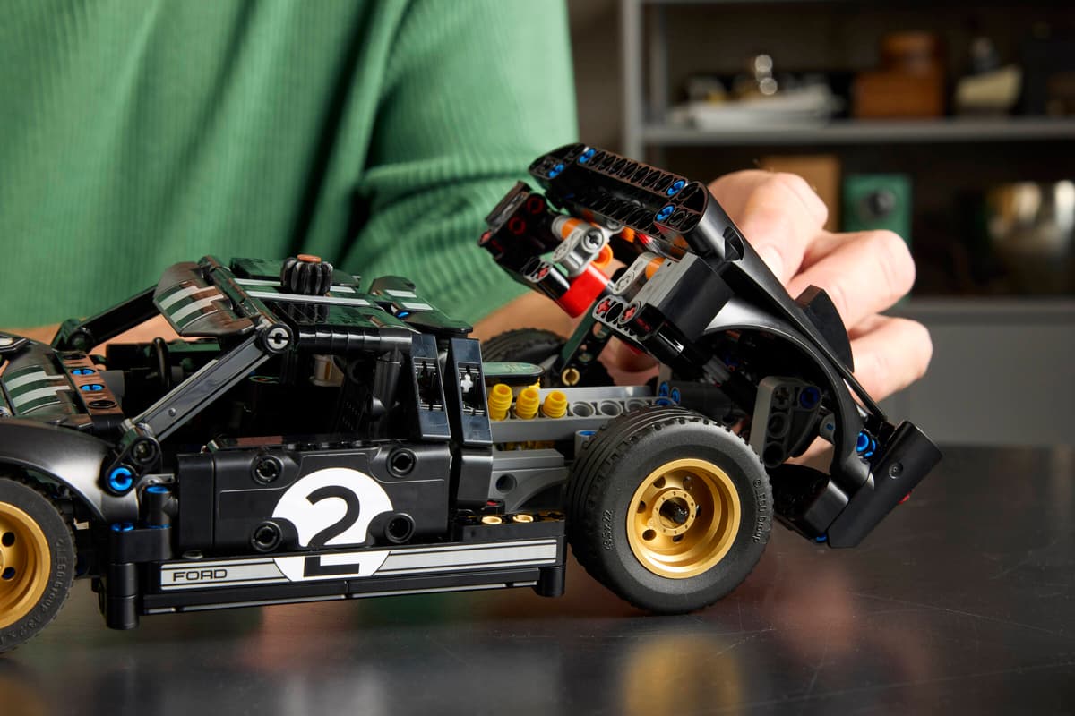 LEGO Technic 1966 Ford GT40 MKII Race Carr  - 42223